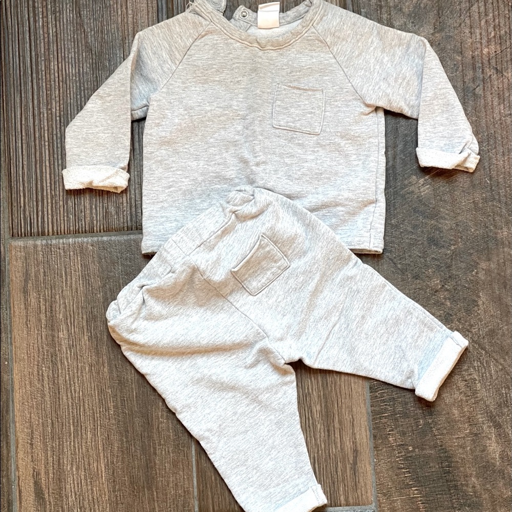 H&M sweat suit size 4-6 months